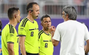 tecnico-da-suica-ve-erro-“inaceitavel”-da-arbitragem-por-expulsao-de-embolo-contra-a-argentina