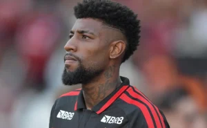 emerson-royal-vira-alvo-da-furia-de-torcedores-do-benfica-apos-lesao-em-amistoso-do-flamengo