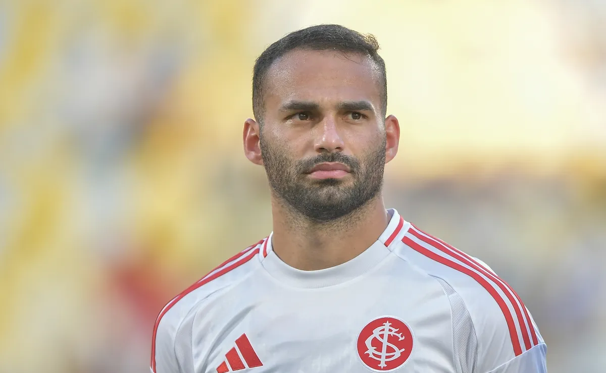 idolo-do-internacional,-carpegiani-critica-contratacoes-e-cita-thiago-maia:-“jogador-normal”