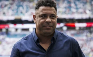 ronaldo-fenomeno-pede-que-neymar-adie-decisao-de-aposentadoria-da-selecao-brasileira