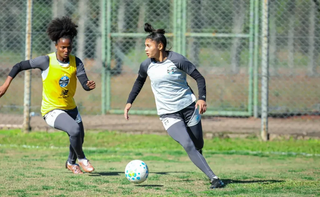gisele-volta-a-treinar-no-gremio-e-vira-opcao-para-a-sequencia-da-temporada