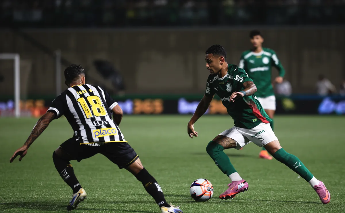 sem-espaco-com-abel,-riquelme-felipe-pode-deixar-o-palmeiras-na-proxima-janela