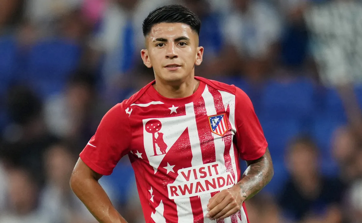alvo-do-flamengo:-thiago-almada-tem-numeros-abaixo-de-samuel-lino-na-temporada