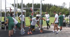 com-futuro-indefinido,-deossa-segue-treinando-com-o-elenco-do-betis-na-alemanha