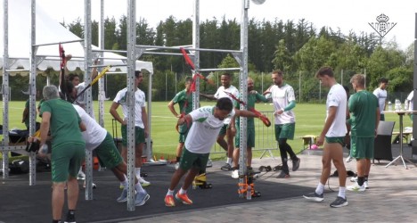 com-futuro-indefinido,-deossa-segue-treinando-com-o-elenco-do-betis-na-alemanha