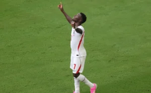 saka-lamenta-menos-minutos-na-inglaterra-apos-hat-trick-contra-a-franca:-“gostaria-de-jogar-mais”