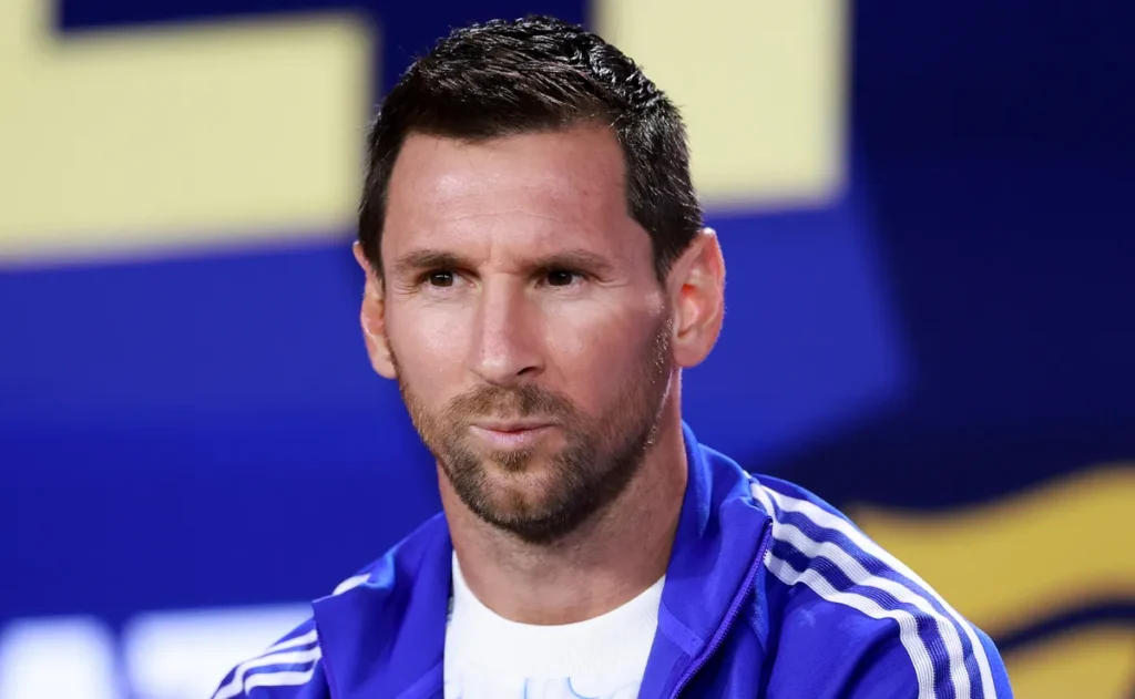lionel-messi-chega-a-terceira-final-de-copa-do-mundo-cercado-por-expectativa-e-otimismo