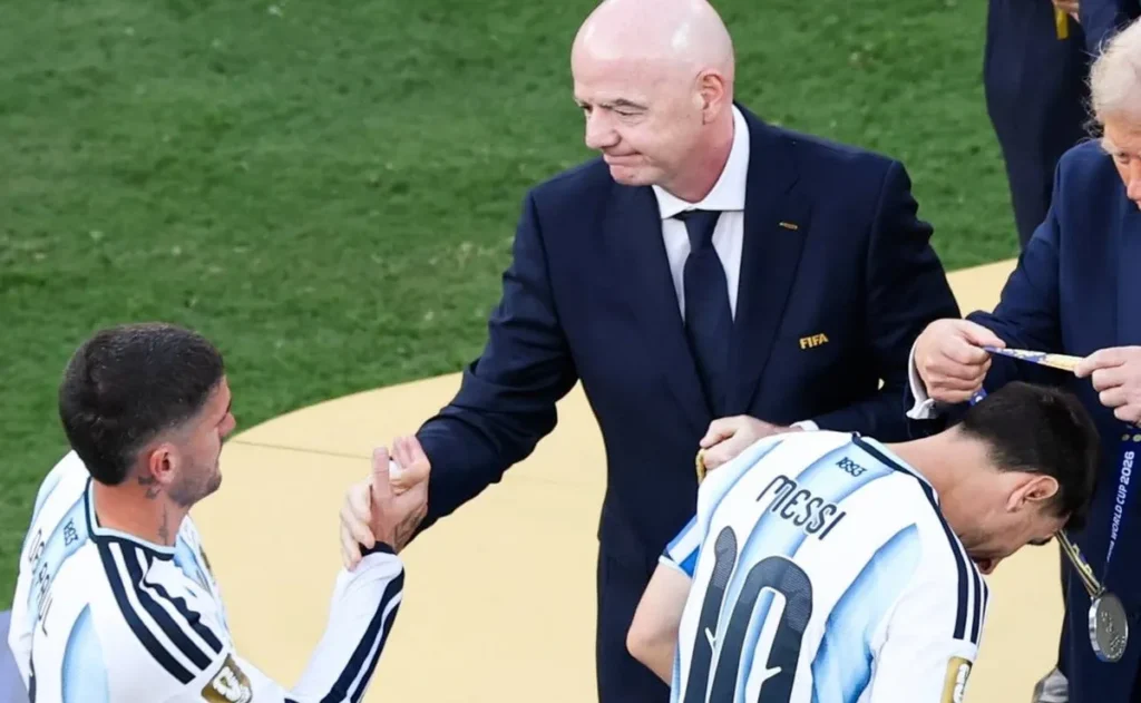 argentina-perde-o-titulo,-mas-ganha-reverencia-historica-da-fifa-e-conmebol