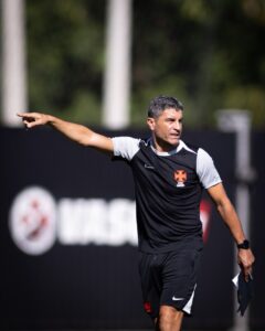 vasco-inicia-janela-sem-reforcos-e-aguarda-pedro-emanuel-avaliar-o-elenco