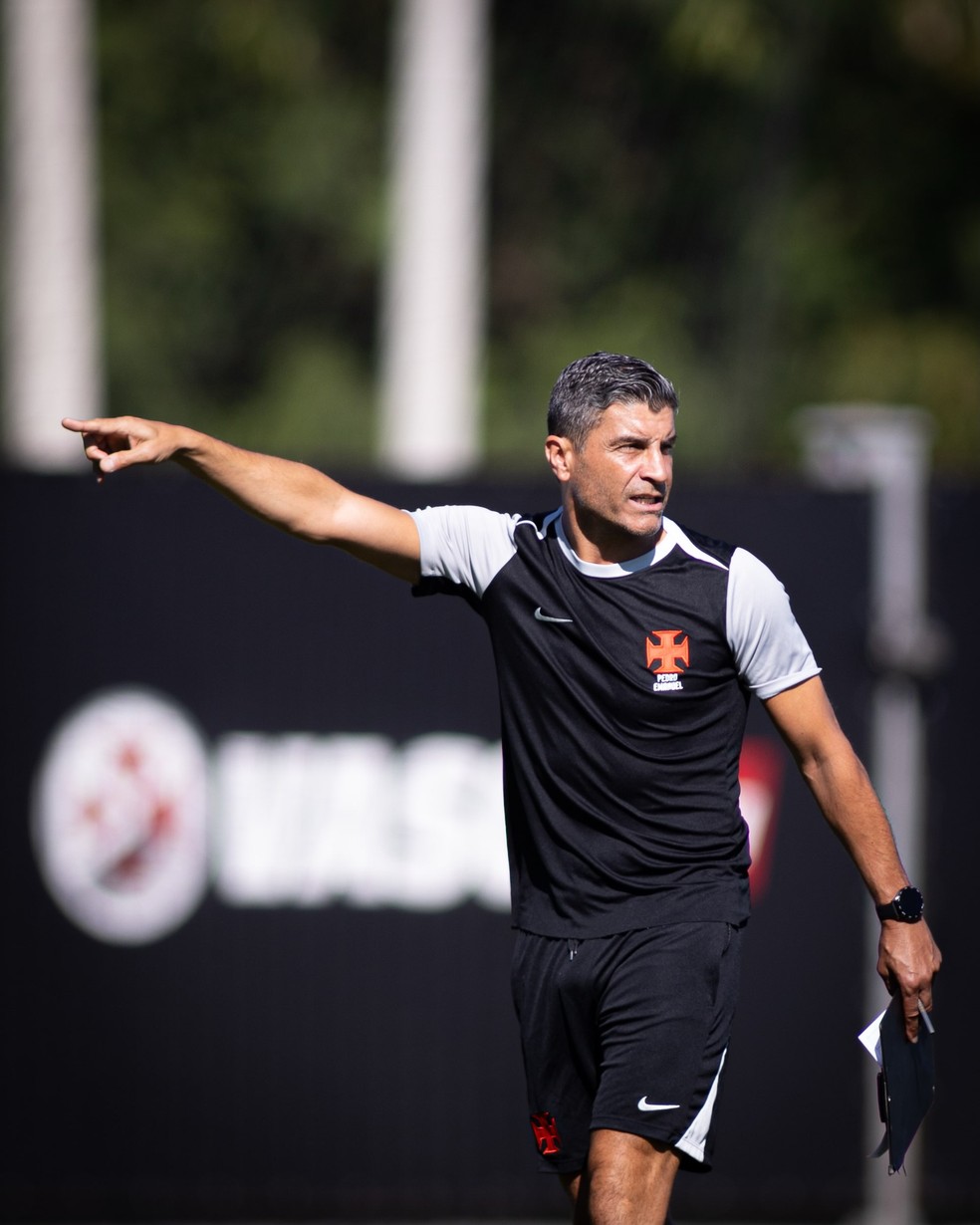 vasco-inicia-janela-sem-reforcos-e-aguarda-pedro-emanuel-avaliar-o-elenco