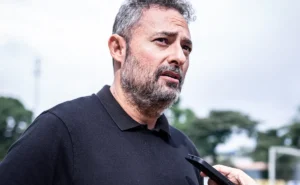 alexandre-mattos-abre-o-jogo-sobre-crise-no-santos:-“prioridade-e-manter-a-casa-em-ordem”