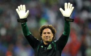 recordista-de-copas-do-mundo-pelo-mexico,-guillermo-ochoa-anuncia-aposentadoria-do-futebol