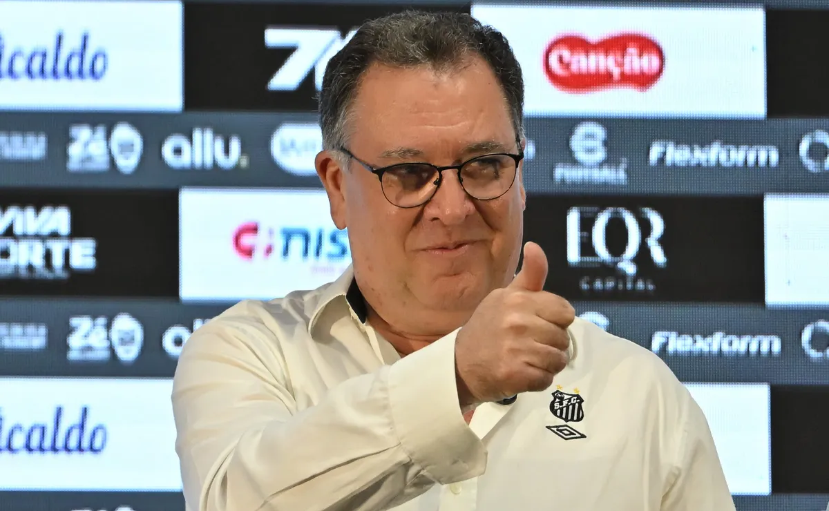 santos-usa-premiacoes-de-copas-em-plano-para-aliviar-divida-milionaria