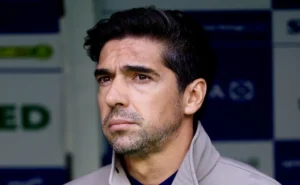 abel-ferreira-muda-o-palmeiras-e-volta-da-copa-comeca-com-vitoria-convincente-sobre-o-coritiba
