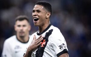 confira-a-situacao-das-negociacoes-do-vasco-por-deossa-e-yeboah;-barros-tem-proposta-do-exterior