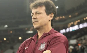 fernando-diniz-impoe-dna-ofensivo-e-corinthians-vence-mais-uma-no-brasileirao