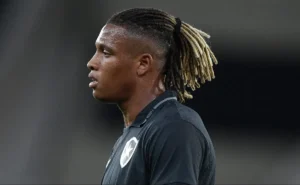 danilo-completa-13o-jogo-em-botafogo-0-x-0-vitoria-e-esta-impedido-de-mudar-de-time-no-brasil