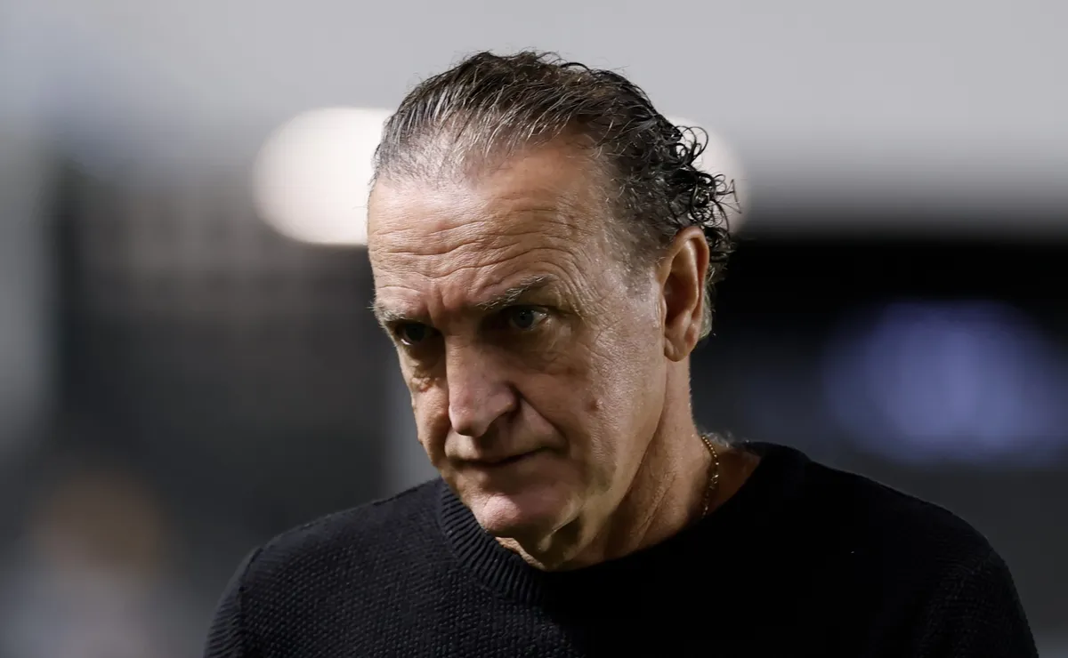 cuca-admite-preocupacao-com-risco-de-rebaixamento-do-santos-e-busca-45-pontos:-“preocupa-e-muito”