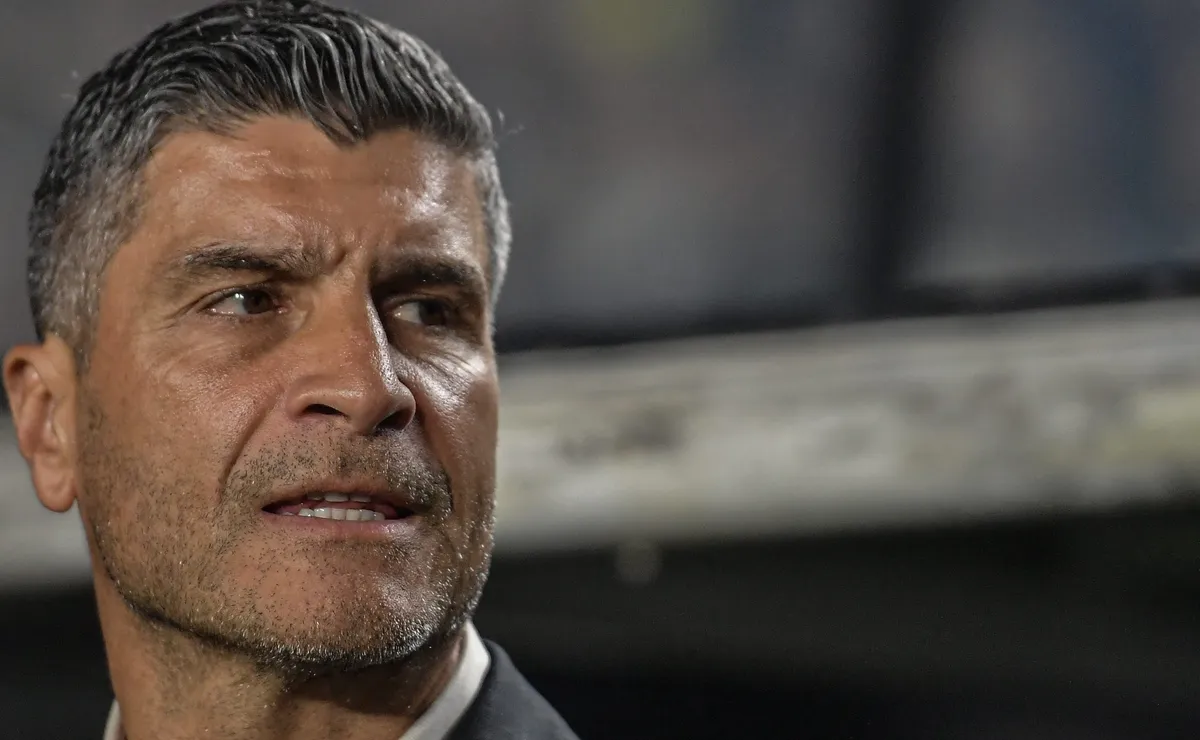pedro-emanuel-pede-paciencia-para-a-torcida-do-vasco-sobre-chegada-de-reforcos:-“nao-sei-dizer”
