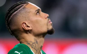 abel-ferreira-aprova-atuacao-de-paulinho-como-titular-em-derrota-do-palmeiras-para-o-galo