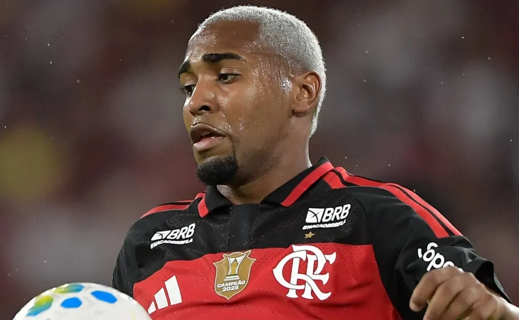 flamengo-acelera-saida-de-lorran-em-negociacao-silenciosa-com-o-granada-nos-bastidores
