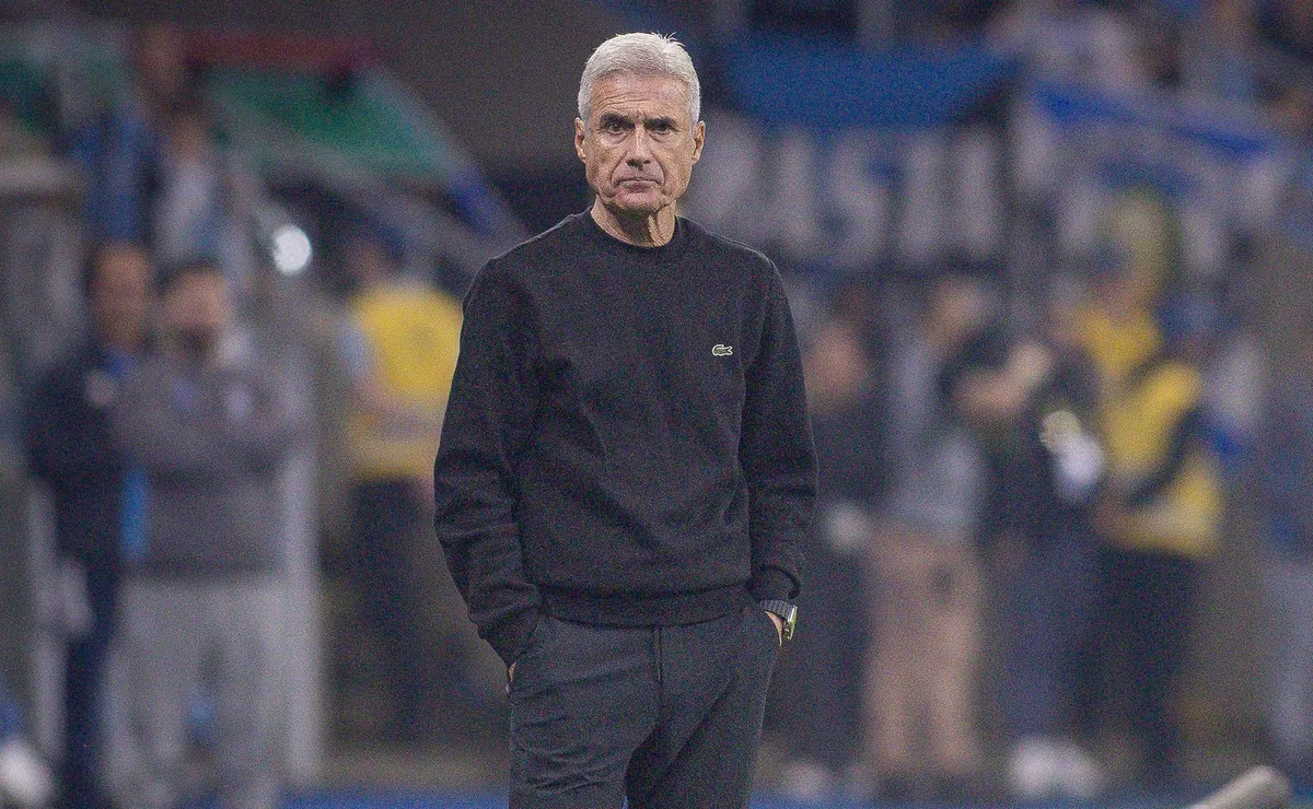 luis-castro-amplia-poder-ofensivo,-gremio-reage-no-fim-e-busca-empate-diante-do-fluminense