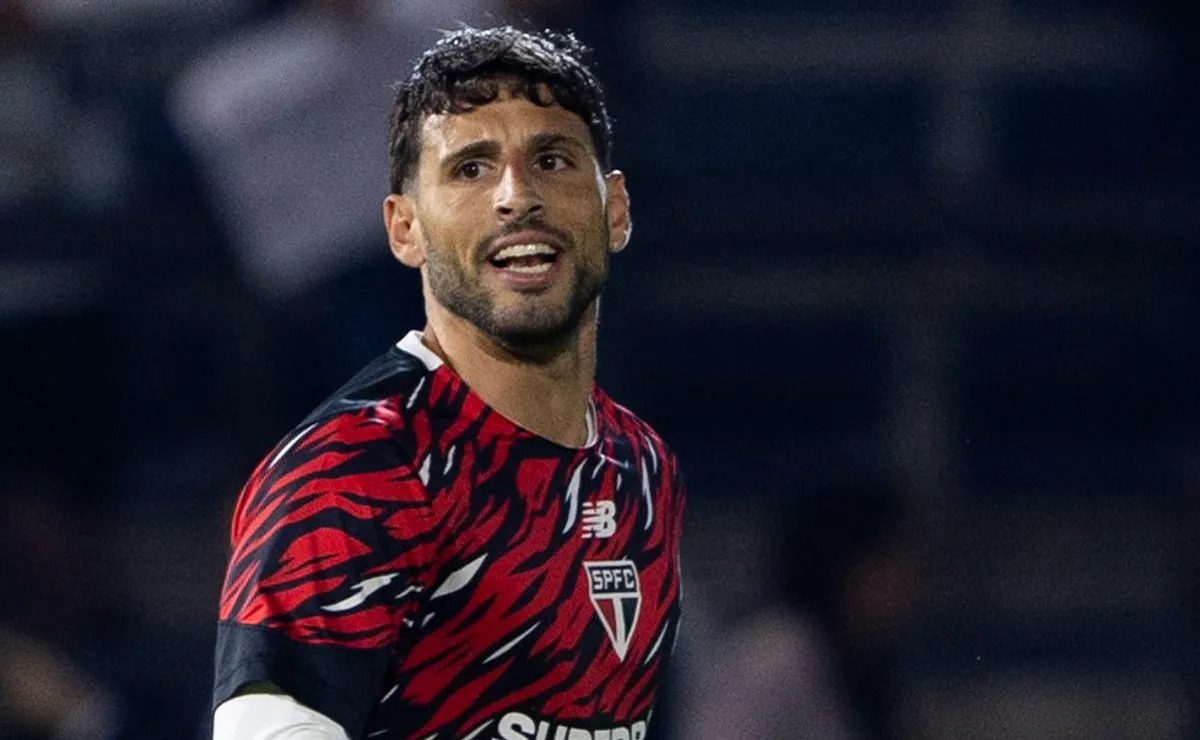 calleri-domina-estatistica-e-e-o-atacante-com-mais-duelos-aereos-ganhos-na-serie-a