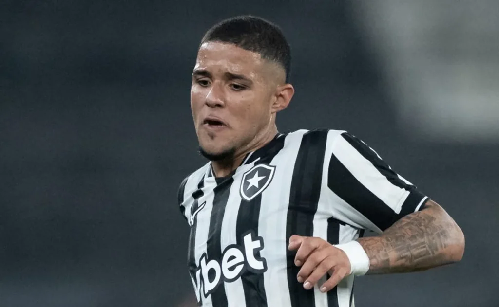 justino-vira-solucao-do-botafogo-e-lidera-estatistica-entre-jogadores-sub-20-no-brasileirao