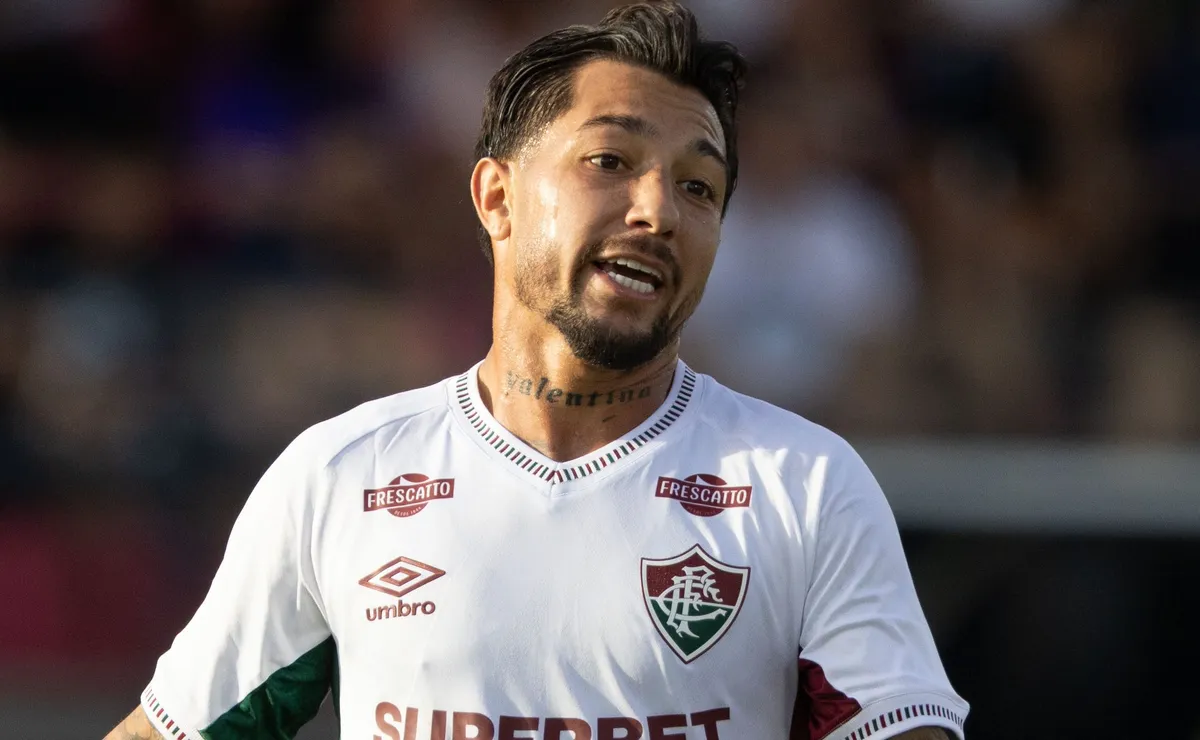 lucho-acosta-levanta-suspeita-de-manipulacao-por-cartao-amarelo-em-jogo-do-fluminense