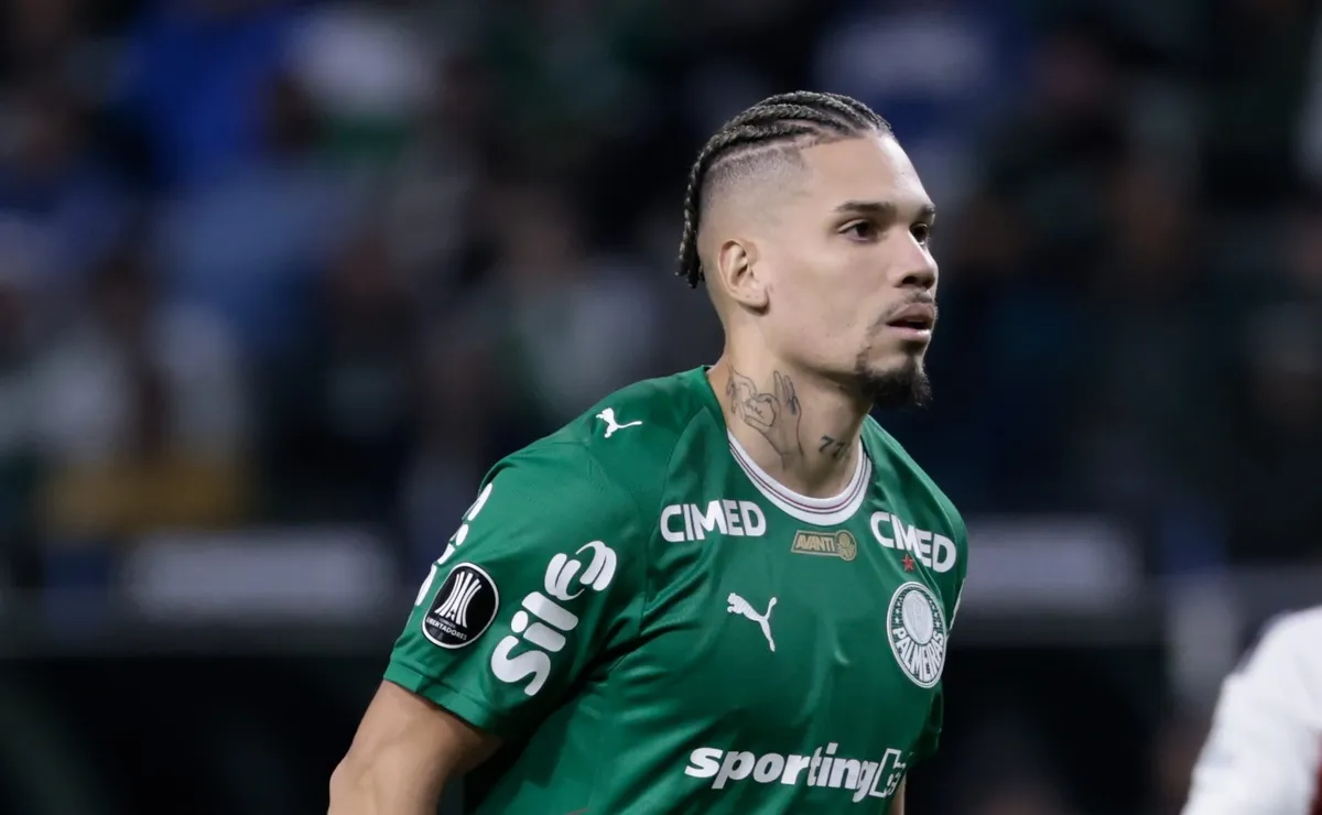 paulinho-se-pronuncia-apos-se-tornar-desfalque-no-palmeiras:-“so-uma-entorse”