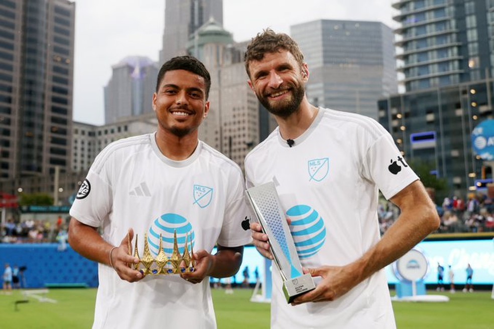 cria-evander-divide-com-thomas-muller-vitoria-em-desafio-de-finalizacoes-da-mls