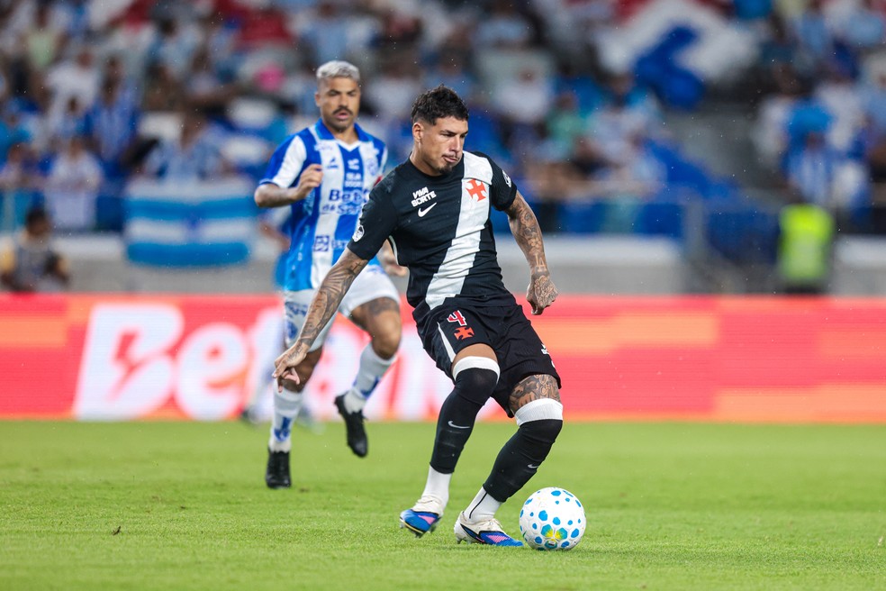 vasco-quer-contratar-zagueiro-antes-de-liberar-saldivia-para-outro-clube