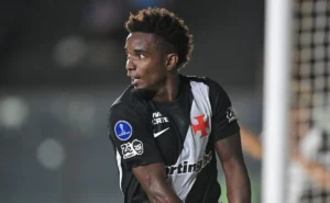 thiago-mendes-marca-no-fim,-vasco-vence-o-independiente-medellin-e-avanca-na-sul-americana