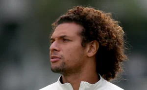arao-pede-desculpas-a-cuca-apos-briga,-mas-deve-ser-barrado-do-time-titular-do-santos