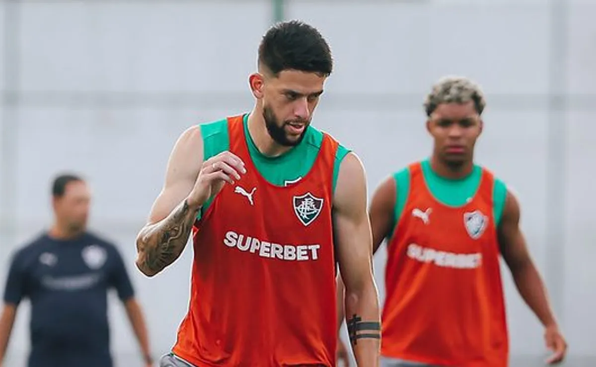 zagueiro-jemmes-retorna-aos-treinos-no-fluminense-e-deve-ficar-disponivel-contra-o-vasco