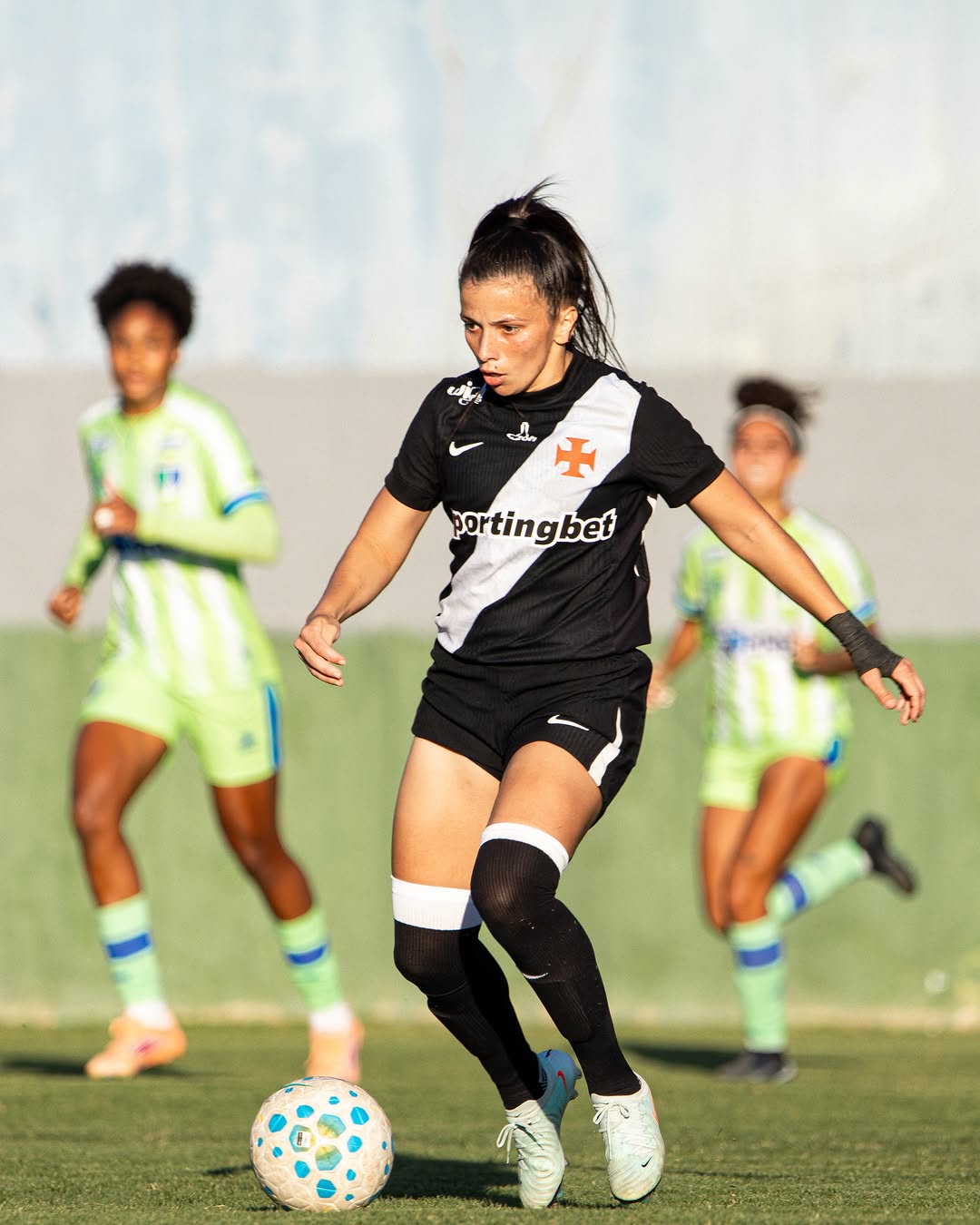 feminino:-veja-fotos-da-estreia-da-sportingbet-na-camisa-do-vasco
