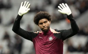 hugo-souza-falha,-corinthians-perde-para-o-internacional-e-se-complica-na-copa-do-brasil