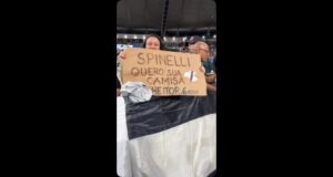 jornalista-brinca-com-torcedora-no-maracana-que-pediu-camisa-para-spinelli;-veja-video