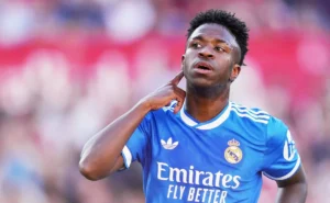 real-madrid-marca-reuniao-decisiva-com-vini-jr,-mas-topa-venda-por-r$-900-milhoes;-arsenal-aguarda