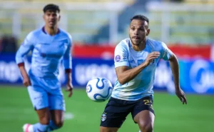 conmebol-abre-tres-processos-disciplinares-contra-o-gremio-apos-jogo-com-bolivar-em-la-paz