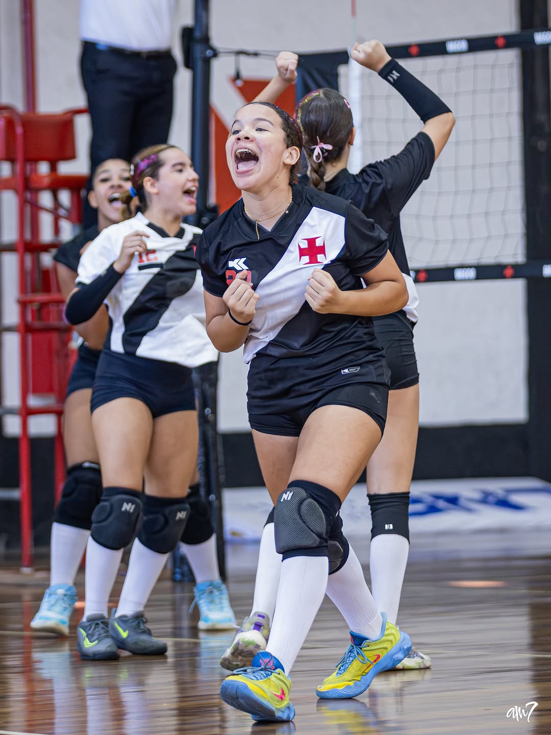 volei-feminino:-vasco-vence-o-barra-mansa-por-3-sets-a-0-pelo-estadual-sub-15