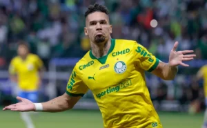 opiniao:-paulinho-no-palmeiras:-aposta-corajosa-ou-erro-anunciado-desde-a-contratacao?