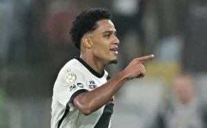 brenner-da-volta-por-cima-e-decide-classificacao-do-vasco-em-cima-do-fluminense-por-3-a-1