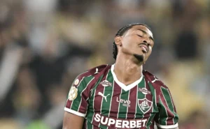 kennedy-para-em-leo-jardim,-e-fluminense-e-eliminado-para-o-vasco-na-copa-do-brasil