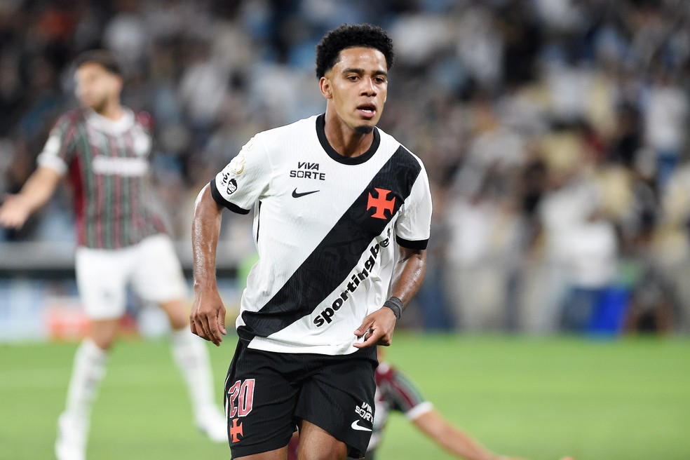 de-negociavel-a-heroi,-brenner-vive-noite-de-redencao-no-vasco-apos-2-gols-contra-o-fluminense