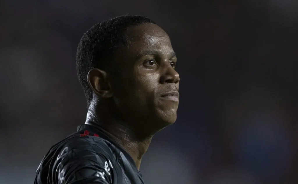 flamengo-faz-jogo-duro-para-liberar-wallace-yan-apos-interesse-do-bragantino-em-emprestimo
