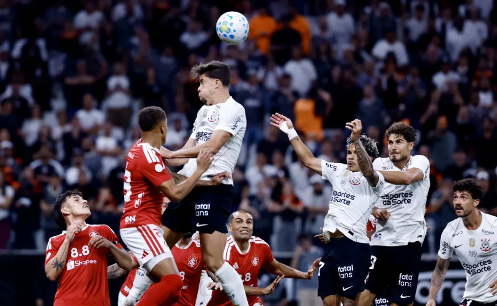 gol-de-gustavo-henrique-em-corinthians-x-internacional-gera-polemica-apos-decisao-do-var