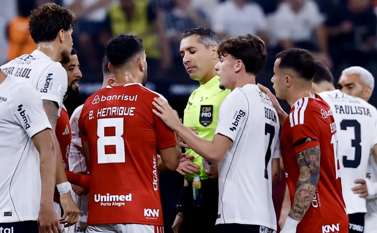 linhas-do-var-nao-convencem-e-inter-reclama-de-impedimento-de-pedro-raul-em-gol-do-corinthians
