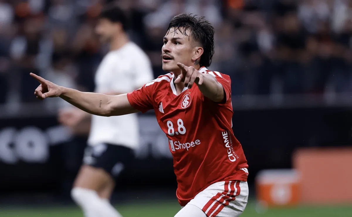 internacional-elimina-o-corinthians-na-copa-do-brasil,-mas-sofre-com-falha-de-matheus-cunha