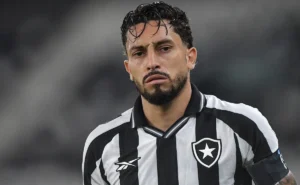 alex-telles-encaminha-permanencia-e-deve-renovar-com-o-botafogo